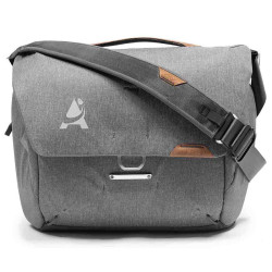 Torba Fotograficzna PEAK DESIGN EVERYDAY MESSENGER 13L z logo firmy